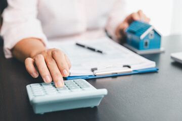 Calculator to check and summary expense of home loan mortgage for refinance plan , people lifestyle...