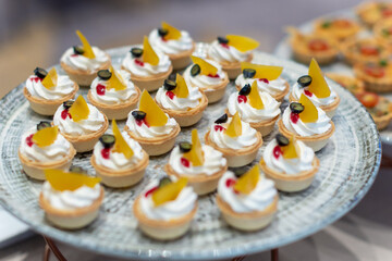canape with salmon and cream