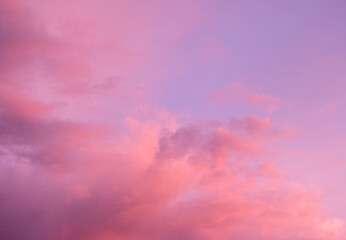 夕焼けに染まる空と雲 / Sky and Clouds Dyed in Sunset Glow