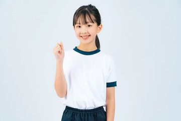 ガッツポーズする体操服を着た女の子