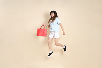 20s Asian Woman in casual clothes