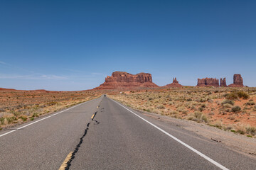 Brighams Tomb、King-on-his-Throne、Stagecoach and Bear and Rabbit Summit. in San Juan County,...