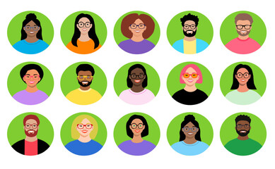 Retratos diversos de personas con gafas en círculos sobre fondo verde, estilo plano colorido y moderno