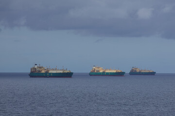 Flüssiggas Tanker auf Reede Transatlantik Kreuzfahrt Rio de Janeiro Salvador Maceio Recife Praia...