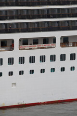 Sicherheitshinweis auf Schiff, Transatlantik Kreuzfahrt Rio de Janeiro Salvador Maceio Recife Praia Santa Cruz de Tenerife Lissabon Alicante Barcelona Marseille Brasilien Süd Amerika Europa Frühling