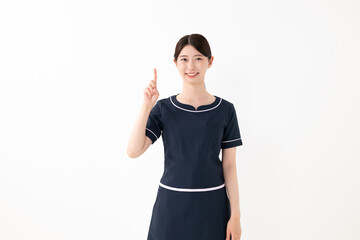 案内をするビューティーアドバイザー