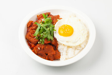  A dish made by stir-frying pork with various seasonings and placing it on top of rice.