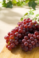 夏の味覚 新鮮デラウェアぶどうの房