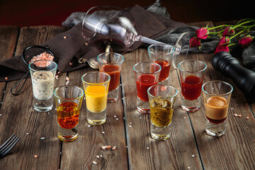 different drinks with ice and mint