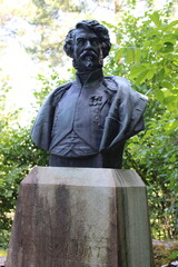 Buste en bronze de Claude Noisot par le sculpteur Paul Cabet (Parc Noisot, Fixin, Côte-d'Or) de...