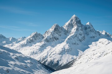 Naklejka premium Snow-capped mountain summits under a clear blue sky in winter