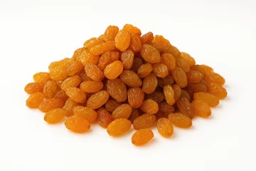  Pile of dried grapes against a white backdrop © The 2R Artificiality