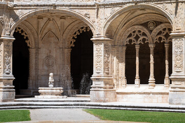 Lisboa, claustro del monasterio de los Jerónimos, monumento nacional, portugal.