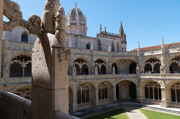 Lisboa, claustro del monasterio de los Jeronimos, monumento nacional de portugal.