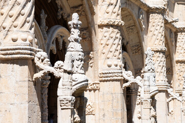 Lisboa, claustro del monasterio de los Jeronimos, monumento nacional de portugal.