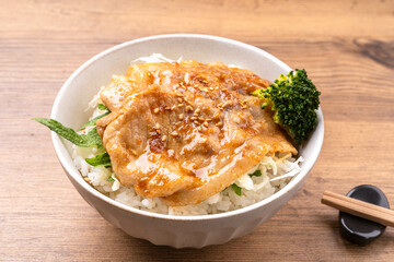 豚しょうが焼き丼