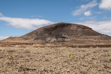 Montaña de la Arena y paisaje volcánico del Malpais en Villaverde, Fuerteventura