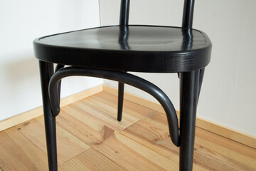 Bugholz-Stuhl, Kaffeehaus-Stuhl, restauriert, schwarz gebeizt und mit Klarlack lackiert