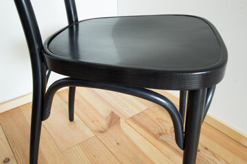 Bugholz-Stuhl, Kaffeehaus-Stuhl, restauriert, schwarz gebeizt und mit Klarlack lackiert