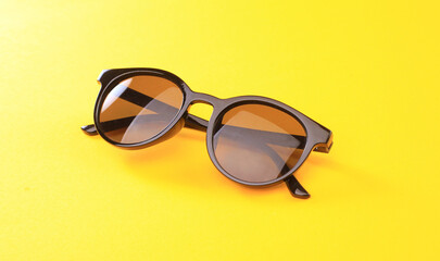 Stylish Black Sunglasses on Bold Yellow Background for Modern Fashion Concepts