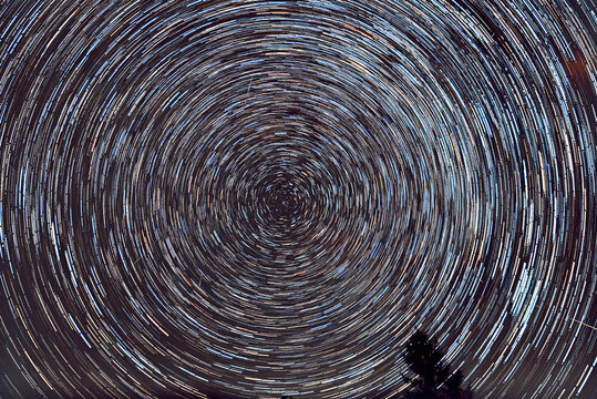 Star Trails Around Polaris &ndash; Long Exposure Night Sky Capture