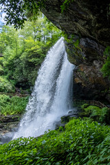 Obraz premium Dry Falls 75 foot falling waterfall in North Caralina