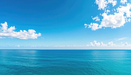 Obraz premium Clear blue sky over a placid ocean