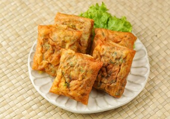 Martabak Telur. Mini egg martabak is a snack made from eggs. Its delicious taste and mini shape make it suitable for serving as a family snack.