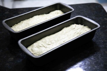 Rustic colonial rye bread. Well-lit image, clear selective focus on the details of the bread texture, conveying tradition, rusticity and homemade flavor.