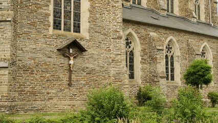 An der Kirche in Neumagen-Dhron