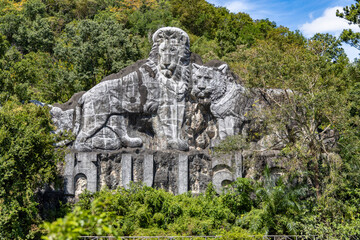 Fototapeta premium Lion and lioness rock sculpture at Khao Kheow Open Zoo, Thailand