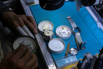 Repairing a wristwatch. Watch repair