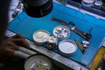 Repairing a wristwatch. Watch repair