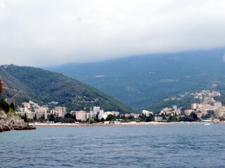 Fototapeta premium Beautiful Coastal View of Budva in Montenegro Showcasing Hotels and Beach Along the Marina