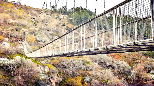 Fototapeta The famous Khndzoresk Swinging Bridge in the Syunik province of Armenia, a popular tourist landmark and exciting travel destination for adventure seekers crossing the deep, picturesque mountain gorge