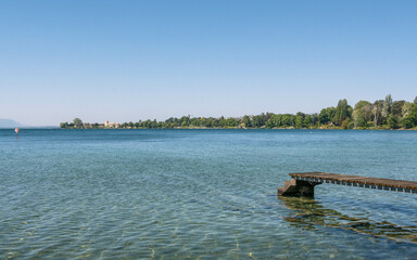 Rivage paisible de la plage de Boiron au bord du Léman