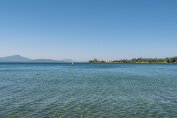 boiron plage, lac léman, panorama, vue lacustre, paysage lacustre, eau calme, ciel bleu, rivage,...