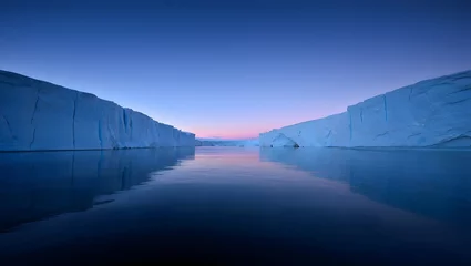 Wandcirkels Antarctica Explore antarctica iceberg landscape: serene arctic waters and glacial formations  © Color Orbit