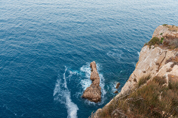 VISTAS DEL MAR DESDE MIRADOR Faro del Cabo de la Nao al Atardecer – Paisaje Costero en Jávea, Alicante, España Cape Nao Lighthouse at Sunset – Coastal Landscape in Javea, Alicante, Spain