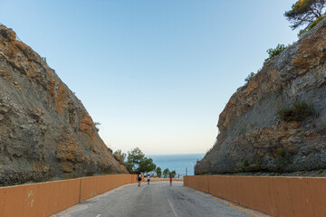 CARRETERA BAJADA A LA playa paradisíaca cala del moraig turismo españa verano 2025  Cala del...