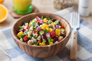 【夏野菜のチョップドサラダ】細かなダイス状にカットした夏野菜たっぷりのチョップドサラダ。