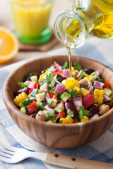 【夏野菜のチョップドサラダ】細かなダイス状にカットした夏野菜たっぷりのチョップドサラダ。