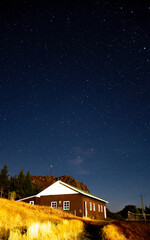 casa en noche patagonica 