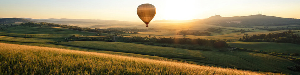 Obraz premium Hot Air Balloon over Rural Landscape at Sunrise
