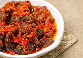 Dendeng balado or dendeng batokok is a typical Padang dish in the form of thin slices of beef fried crispy, then topped with balado seasoning.