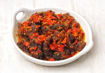 Dendeng balado or dendeng batokok is a typical Padang dish in the form of thin slices of beef fried crispy, then topped with balado seasoning.