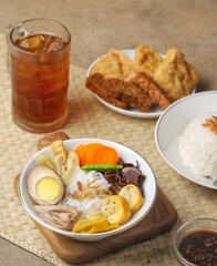 Timlo. A bowl of fresh timlo with rice, soy sauce and iced tea