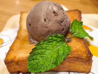 Honey Toast with Chocolate Ice Cream and Mint
