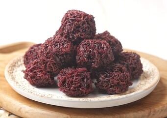 Grubi, Carang Mas, Walangan is a fried snack, made from long shaved sweet potatoes and so on, mixed with brown sugar, shaped into rounds.