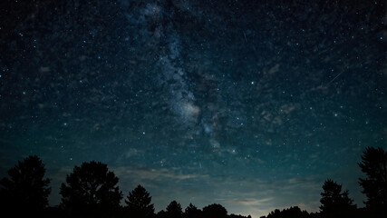 山の向こうに見える星空、夜景